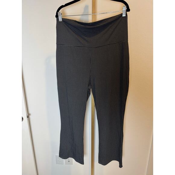 Hatch | The Ultimate Before, During, & After Crop Flare Pants - Picture 4 of 6